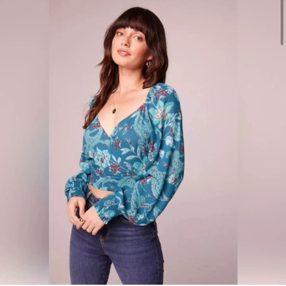 Band of the free Women’s floral teal top wrap around L NWT